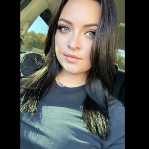 Meet your Posher, Alexis